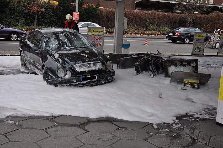 Tanksaeule umgefahren in Leverkusen P43.JPG